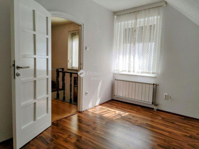 Eladó téglalakás, Kecskeméten 75 M Ft, 5 szobás