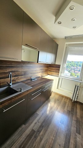 Eladó panellakás, Komlón, Kossuth Lajos utcában 23.9 M Ft