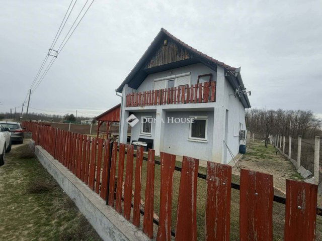 Eladó családi ház, Csemőn 37.5 M Ft, 3 szobás