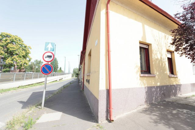 Eladó családi ház, Orosházán 25 M Ft, 2+1 szobás