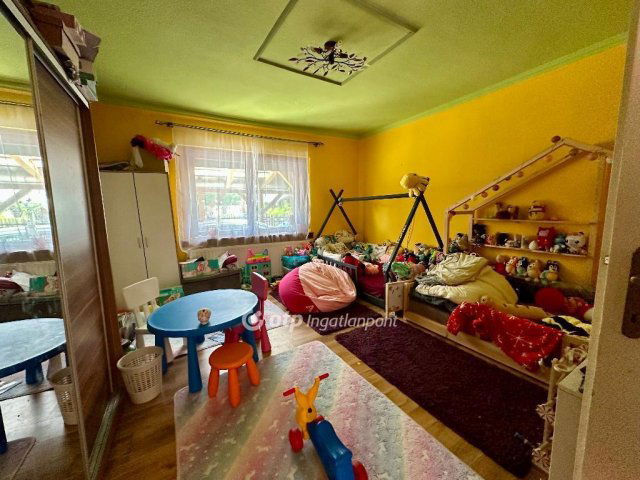 Eladó családi ház, Pilisen 40 M Ft, 5 szobás