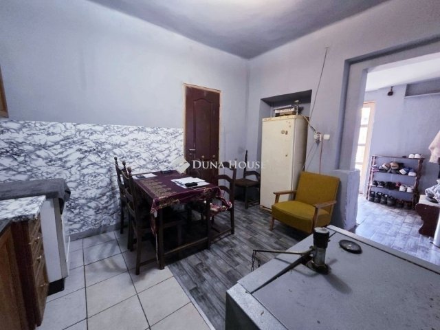 Eladó családi ház, Szegeden 57.9 M Ft, 4+2 szobás