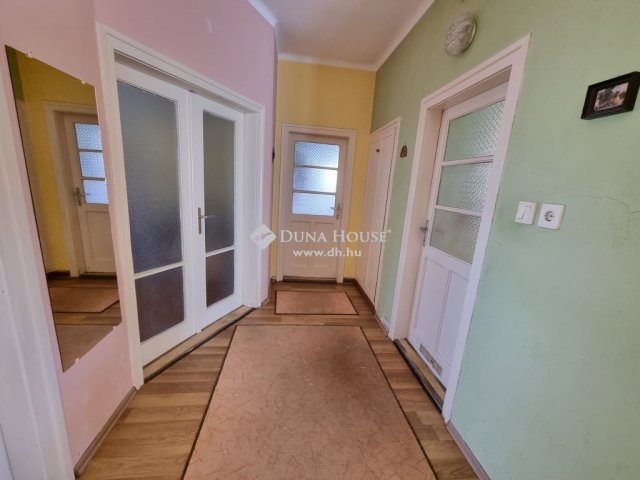 Eladó családi ház, Velencén 84 M Ft, 5 szobás