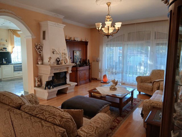 Eladó családi ház, Győrött 249 M Ft, 6 szobás