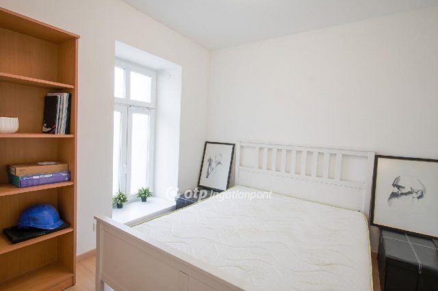 Eladó téglalakás, Balatonkenesén 60 M Ft, 2 szobás