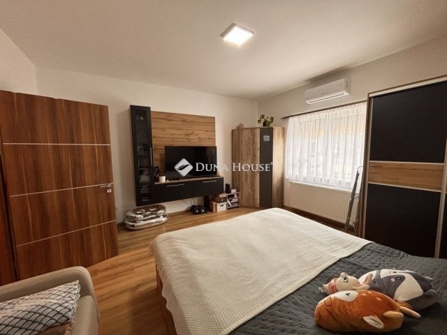 Eladó téglalakás, Budapesten, XIV. kerületben 65 M Ft, 1 szobás