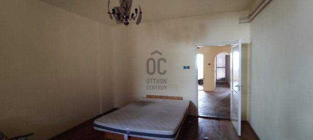 Eladó téglalakás, Barcson 18.9 M Ft, 6 szobás