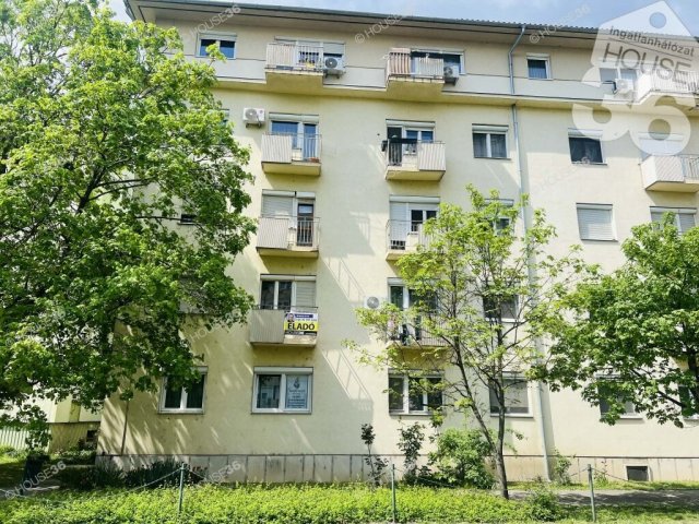 Eladó téglalakás, Szekszárdon 34.9 M Ft, 2 szobás