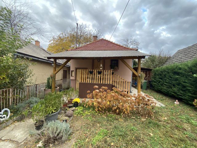 Eladó családi ház, Nagyvenyimen 28.9 M Ft, 1+1 szobás