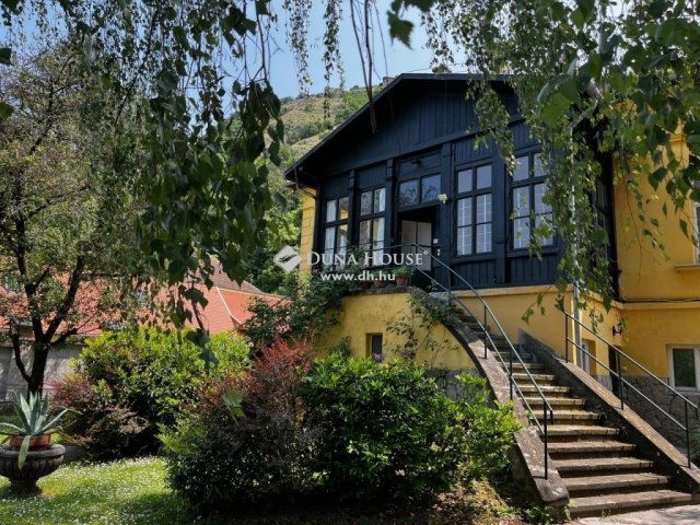 Eladó téglalakás, Visegrádon 109.8 M Ft, 2 szobás