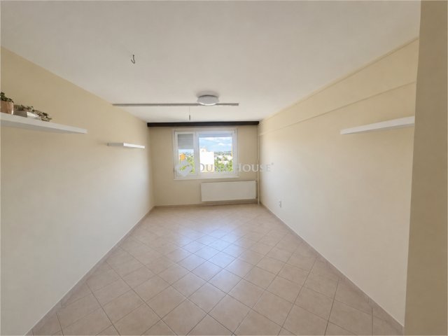 Eladó panellakás, Székesfehérvárott 63 M Ft, 3 szobás