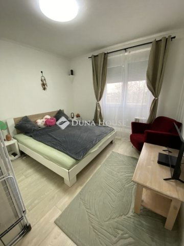 Eladó panellakás, Pécsett, Siklósi úton 48.7 M Ft, 2 szobás