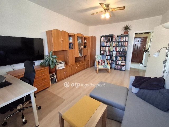 Eladó panellakás, Budapesten, XV. kerületben 63.5 M Ft, 2 szobás