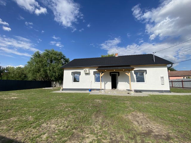 Eladó családi ház, Abonyban 43.9 M Ft, 3 szobás