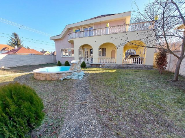 Eladó családi ház, Gödön 199 M Ft, 8 szobás