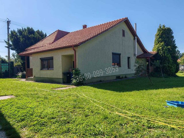 Eladó családi ház, Rajkán, Szent István utcában 199 M Ft