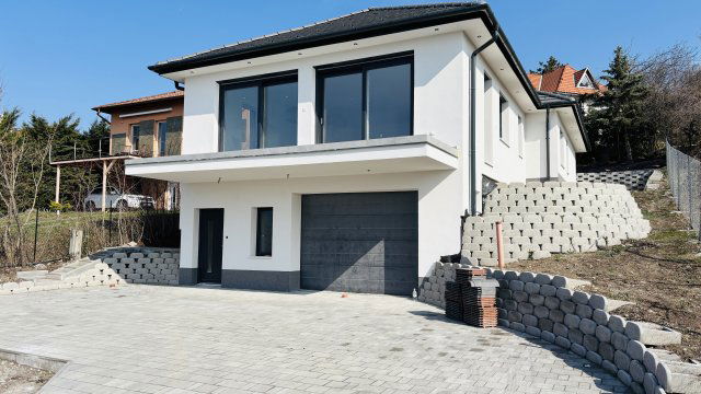 Eladó családi ház, Szentendrén 209.9 M Ft, 5 szobás