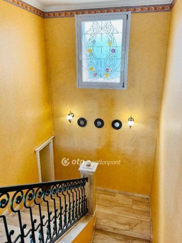 Eladó családi ház, Budapesten, XVI. kerületben 236 M Ft