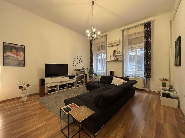 Eladó téglalakás, VI. kerületben, Vörösmarty utcában