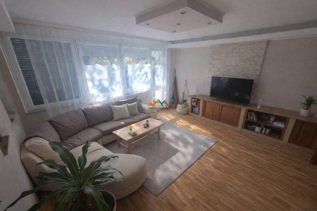 Eladó téglalakás, Szigetszentmiklóson 69.9 M Ft, 4 szobás