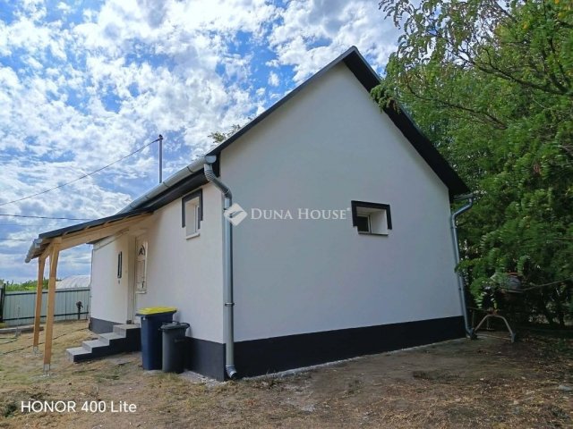 Eladó családi ház, Farmoson 22.9 M Ft, 1 szobás