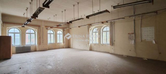 Eladó családi ház, Baján 350 M Ft, 1 szobás