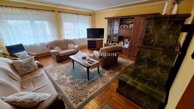 Eladó családi ház, Abában 74.9 M Ft, 5 szobás