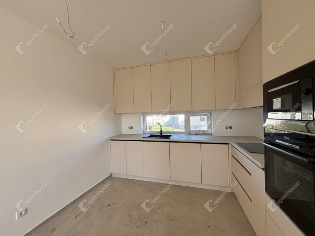 Eladó családi ház, Győrságon 63.9 M Ft, 3 szobás