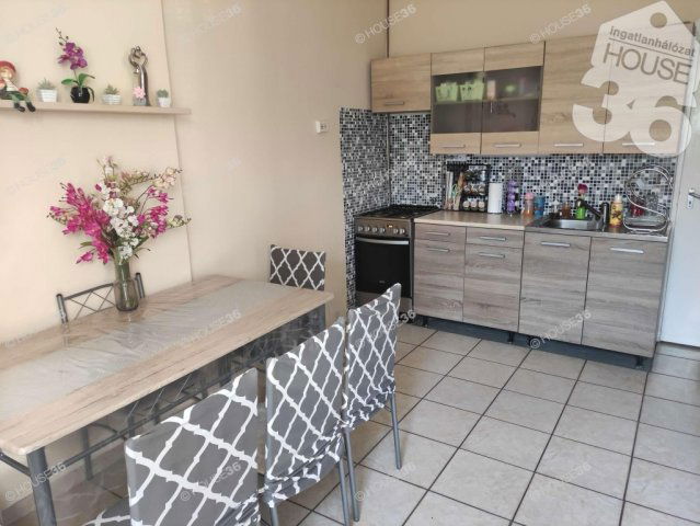 Eladó családi ház, Solton 16.5 M Ft, 3 szobás