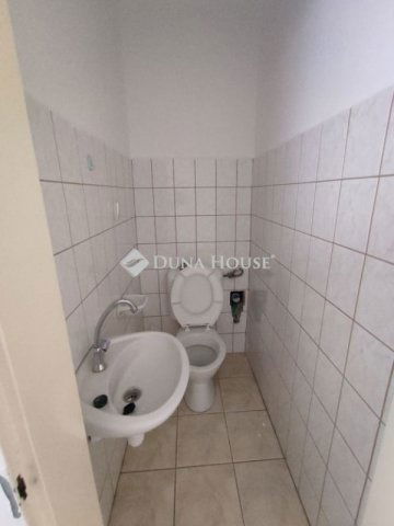 Eladó téglalakás, Kápolnásnyéken 57 M Ft, 1 szobás