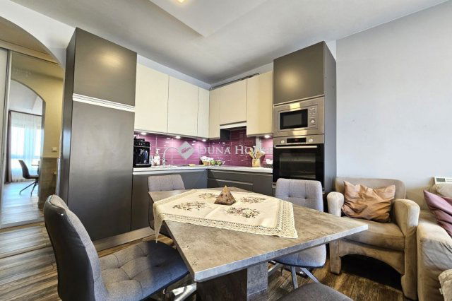 Eladó téglalakás, Győrött, Zrínyi utcában 77.9 M Ft, 3 szobás