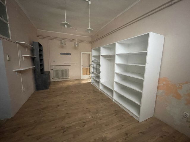 Eladó téglalakás, Kecskeméten, László Károly utcában
