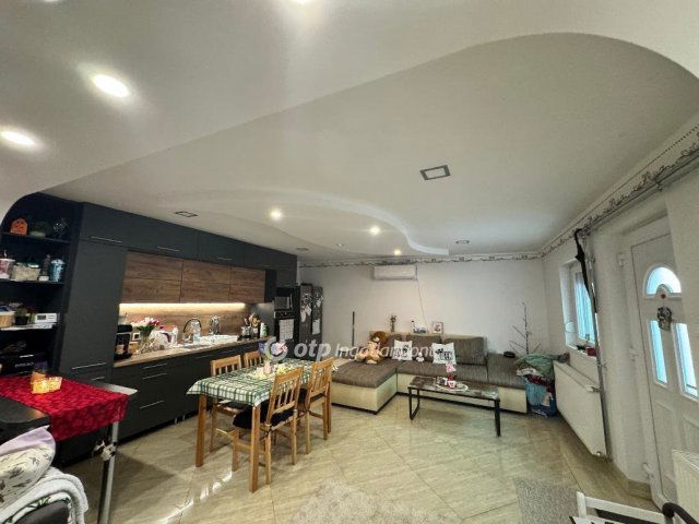 Eladó családi ház, Abonyban 56.9 M Ft, 3 szobás