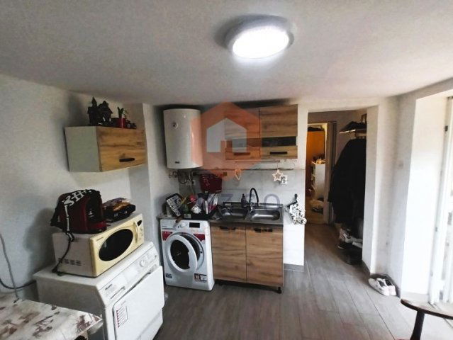 Eladó családi ház, Pécsett, Mohácsi úton 25 M Ft, 1 szobás