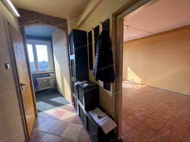 Eladó panellakás, Tatabányán 31.5 M Ft, 1+1 szobás