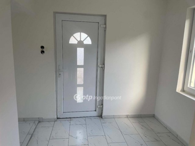 Eladó családi ház, Kiskunlacházán 37 M Ft, 3 szobás