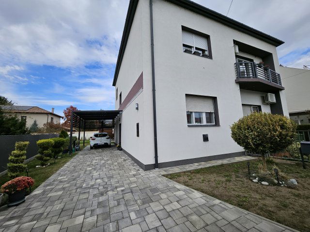 Eladó ikerház, Szegeden 103.9 M Ft, 3 szobás