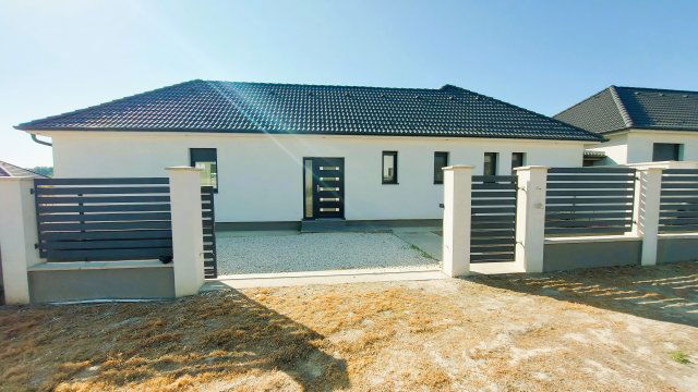 Eladó családi ház, Kerepesen 99.9 M Ft, 4 szobás