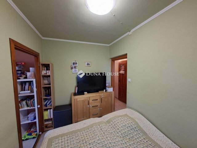 Eladó panellakás, Szegeden 57.9 M Ft, 3 szobás