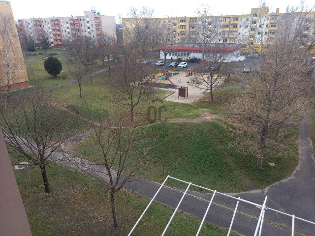 Eladó panellakás, Pápán 25.5 M Ft, 2 szobás
