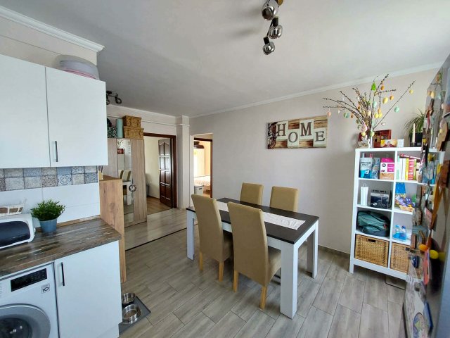 Eladó panellakás, Kaposváron 53 M Ft, 3 szobás