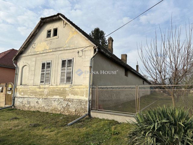 Eladó családi ház, Regölyön 8 M Ft, 4 szobás