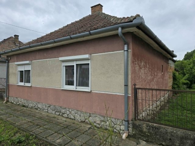 Eladó családi ház, Dombóváron 20.5 M Ft, 2+5 szobás