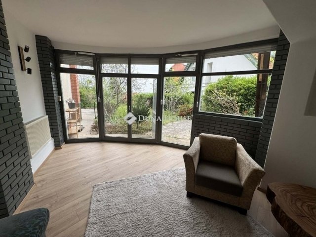 Eladó téglalakás, Pécsett 69.9 M Ft, 2 szobás