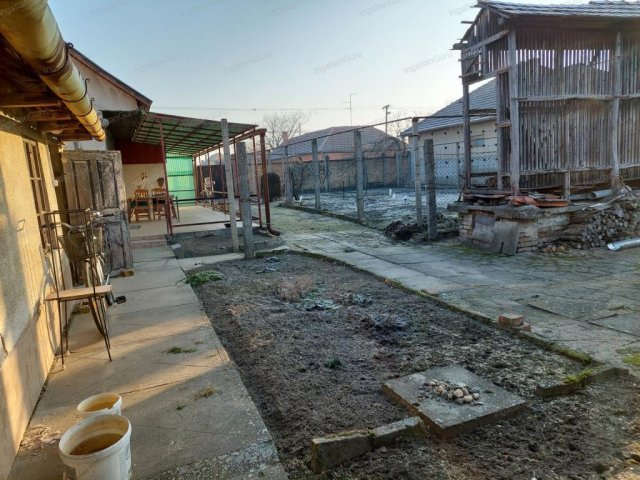 Eladó családi ház, Nagykőrösön 24 M Ft, 2 szobás