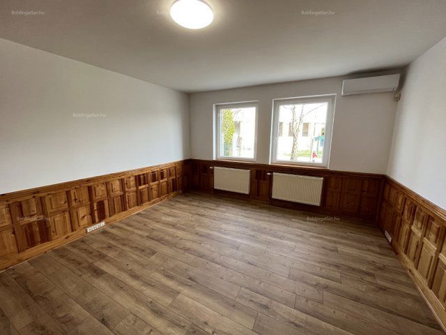 Kiadó iroda, Kaposváron, Cseri úton 300 E Ft / hó