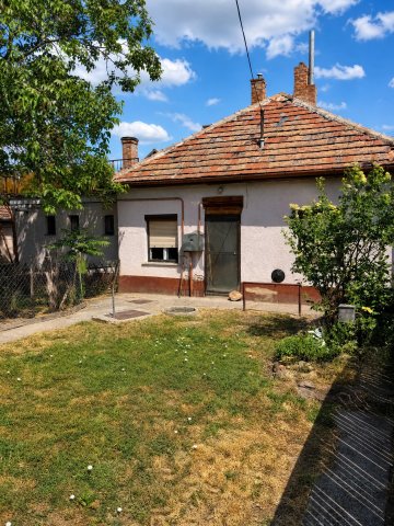 Eladó családi ház, Abonyban 22.5 M Ft, 2 szobás