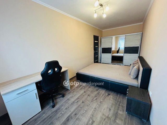 Eladó panellakás, Debrecenben 64.5 M Ft, 2 szobás