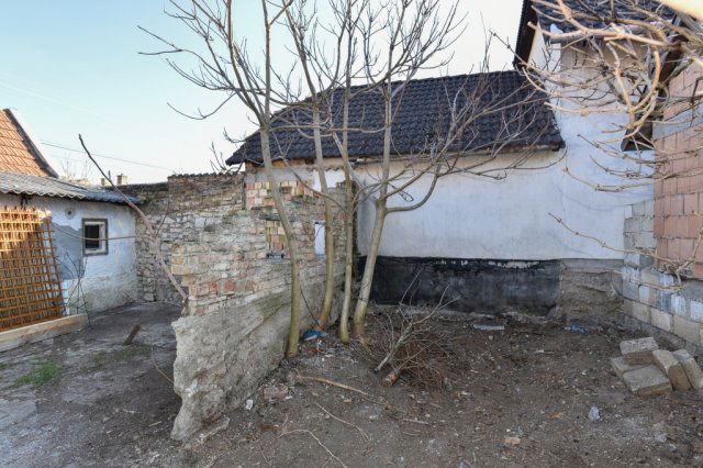 Eladó családi ház, Veszprémben 21.9 M Ft, 2 szobás