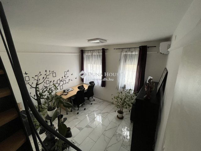 Eladó családi ház, Bonyhádon 259.572 M Ft, 9 szobás